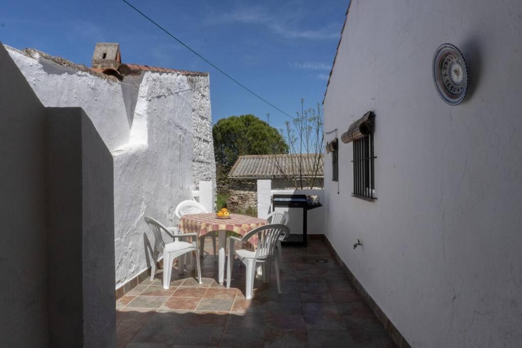 شقة Casa Tipica Extremena Cheles المظهر الخارجي الصورة